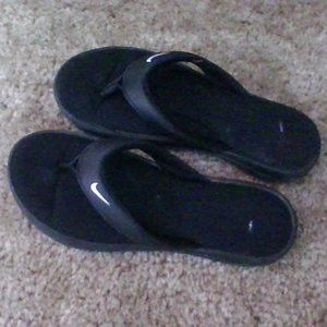 Size 7 Nike Memory Foam Flip Flop Sandals